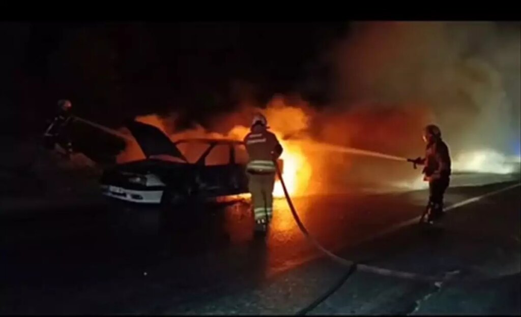 antakyada iki otomobilde yangin XAWxj8Ag