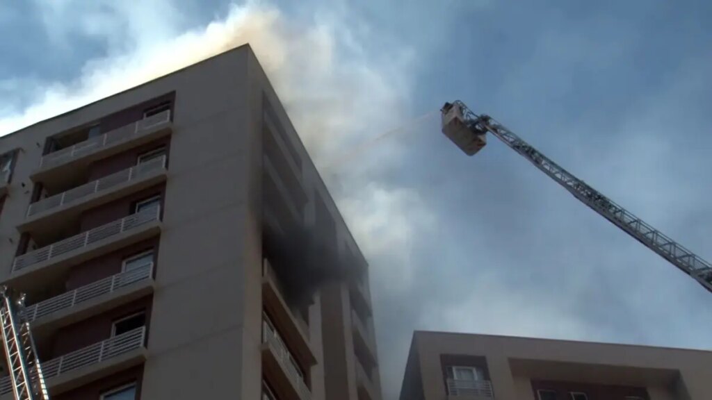 bagcilarda 15 katli binada yangin bw6u8eaG