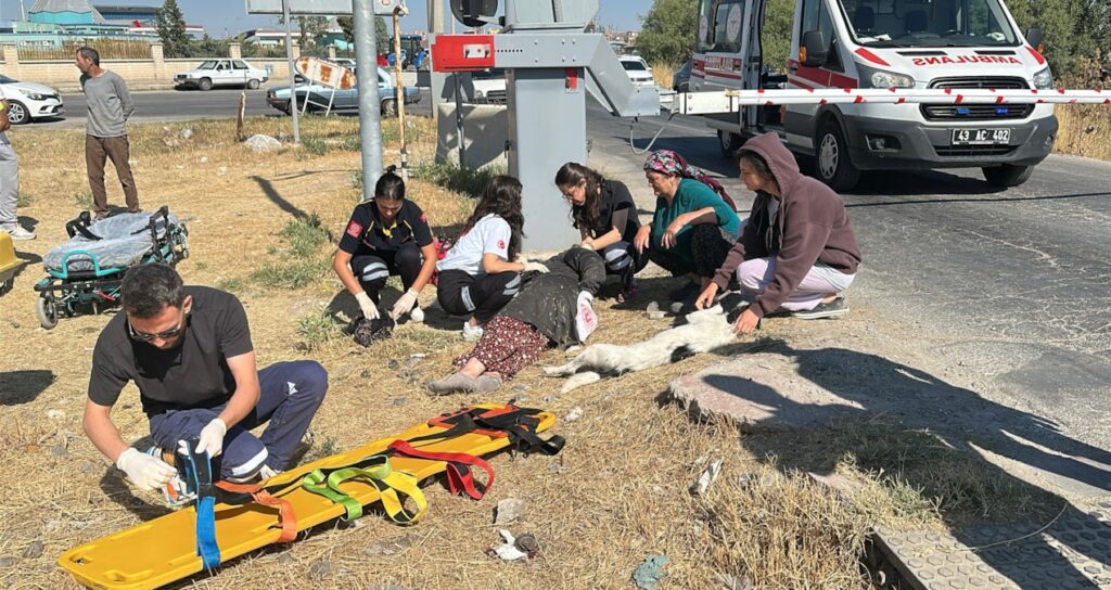 hemzemin gecitte yuk treni carpan kadin yarali kurtuldu OaMOjhWD