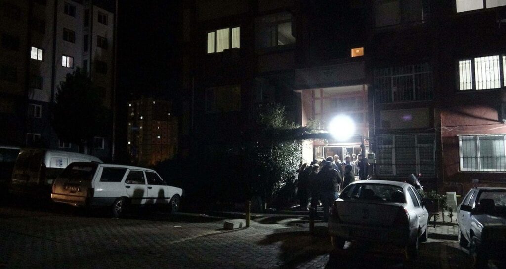 kades uygulamasindan yardim isteyen kadina cinsel saldirida bulunan polisin cezasi onandi QrWUy4UT