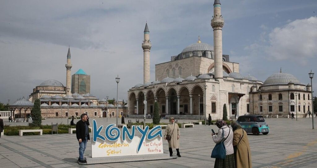 kadin ve erkeklerin oteline bile tam bin metre koydu 23KvARsD