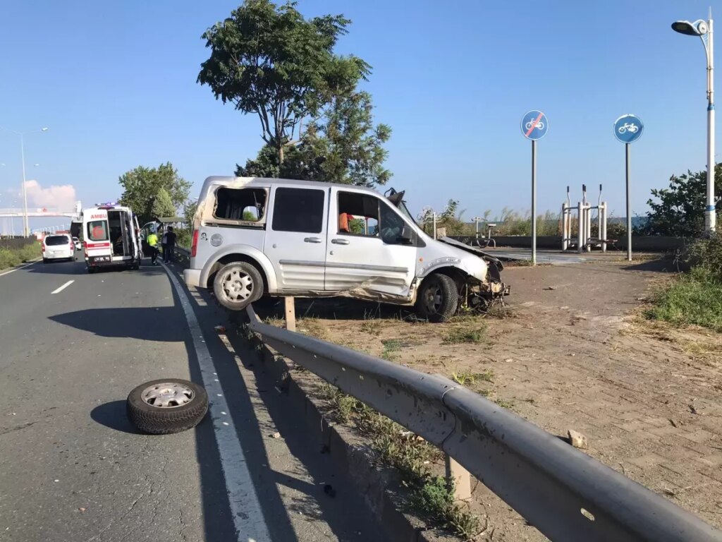 rizede trafik kazasi 2 yarali CairEjDw