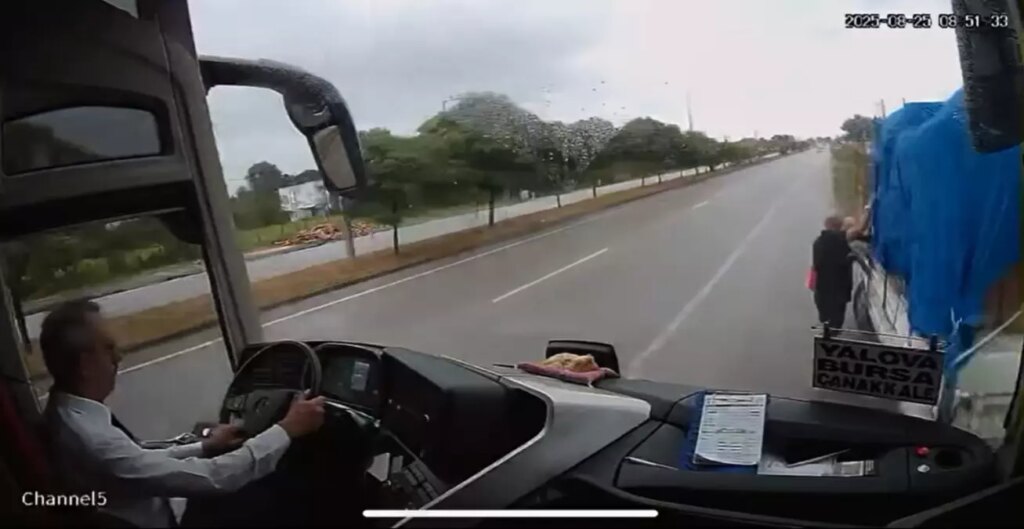 samsunda otobus kazasi iki kisi hayatini kaybetti emYsMfge