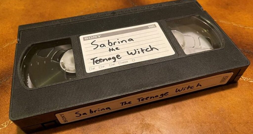 yillar boyunca girdigi islerden atildi sebebi bu kaset cikti HIxZkQji