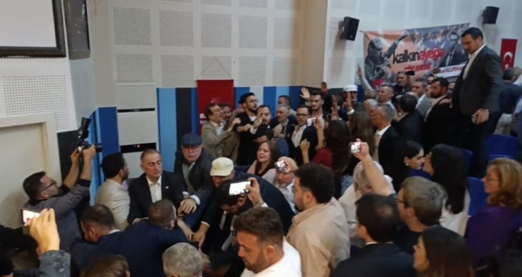 CHP ilçe kongresinde arbede