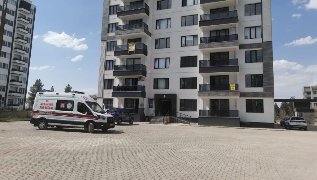 diyarbakirda komsularin cop kokusu kavgasi s1FcrHcs