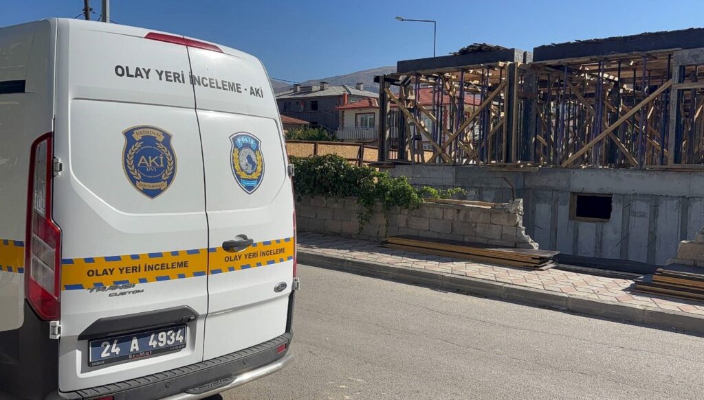 erzincanda insaattan dusen isci agir yaralandi ErJvh6a4