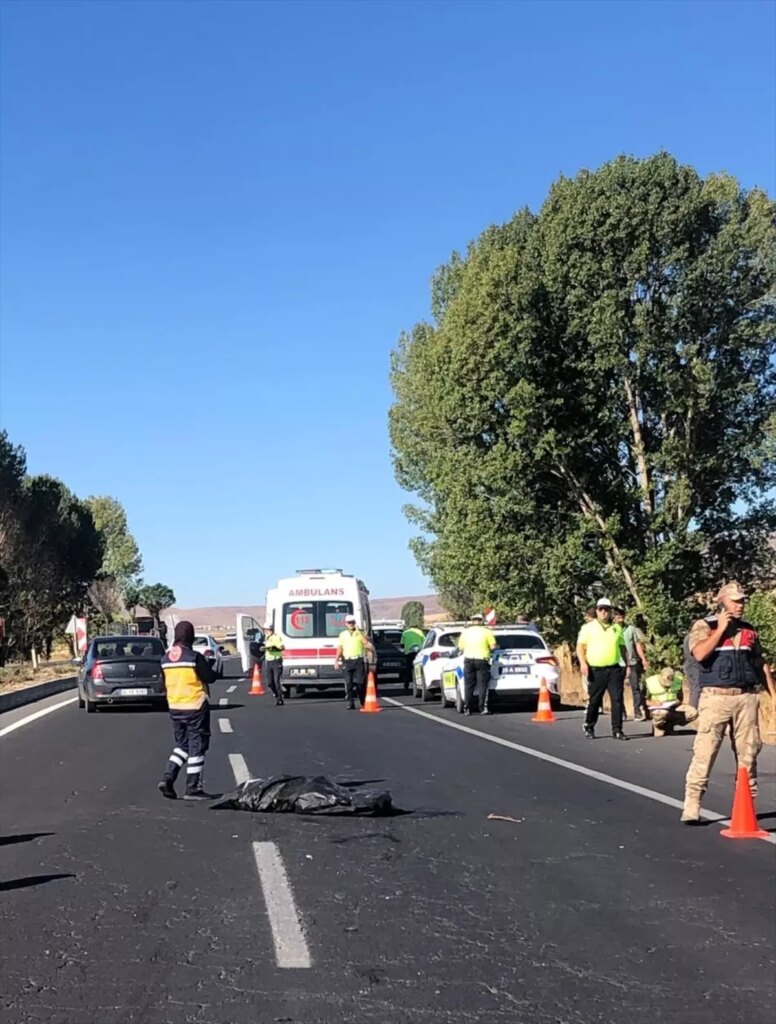 erzurumda yaya kazasi 1 olu 2 yarali CggswtcR