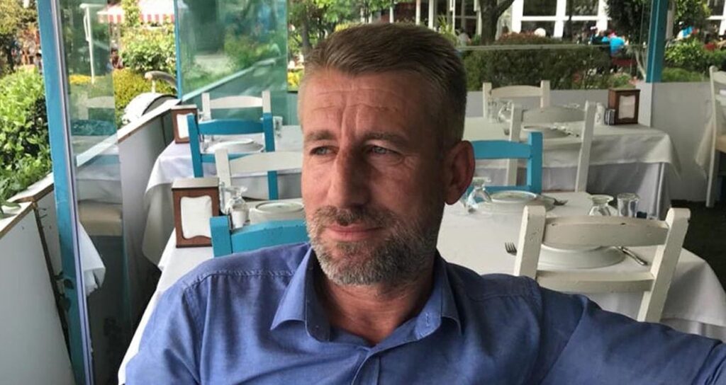 is insanini otomobilde 4 kursunla oldurdu EuJBgReM