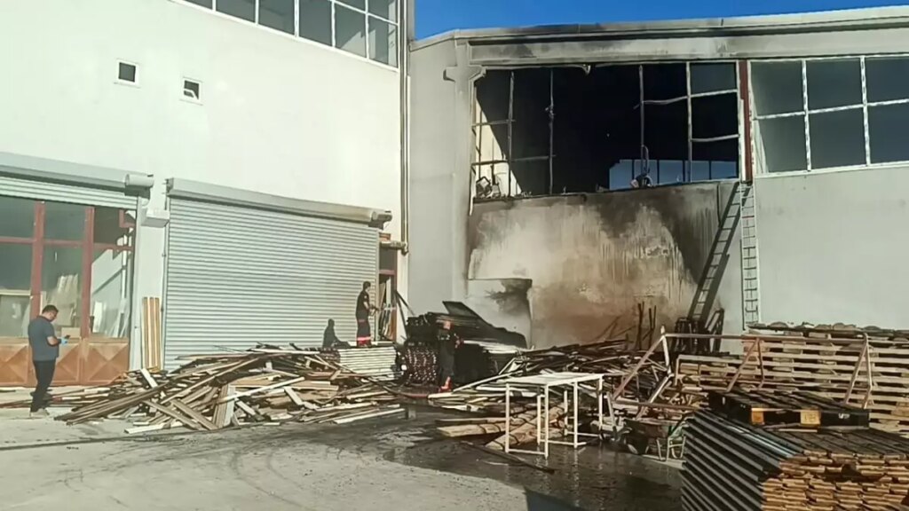 malatyada mobilya imalathanesinde yangin 6LK6IvFt