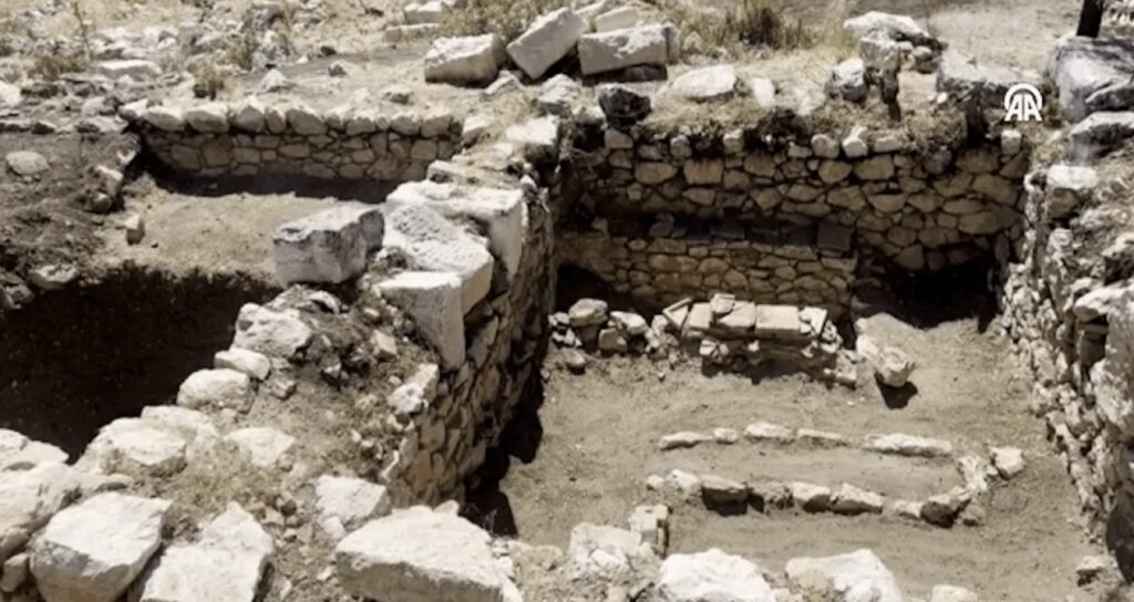 timbriada antik kentindeki kazilarda kiler ve asevi ortaya cikarildi syEfFFGh