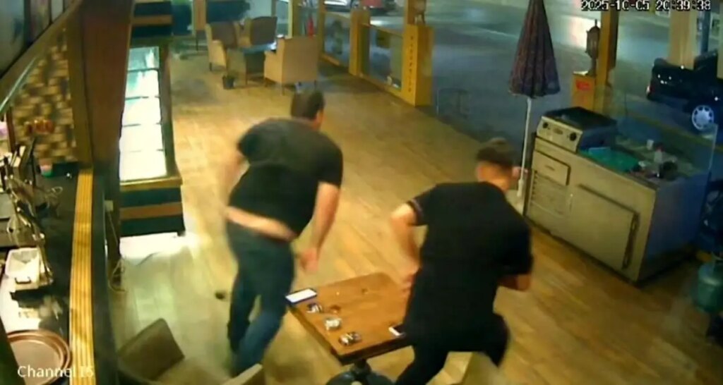 adanada pastaneye el bombasi atildi 4 supheli tutuklandi VONqgr54.jpg