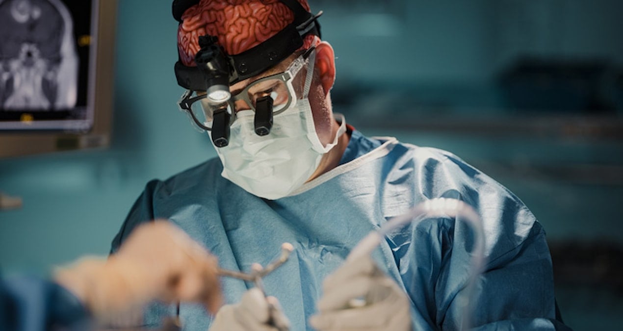 beyin cerrahi ameliyata girdi matkap verdigi 12 yasindaki kizina del dedi 57EH2sFB.jpg