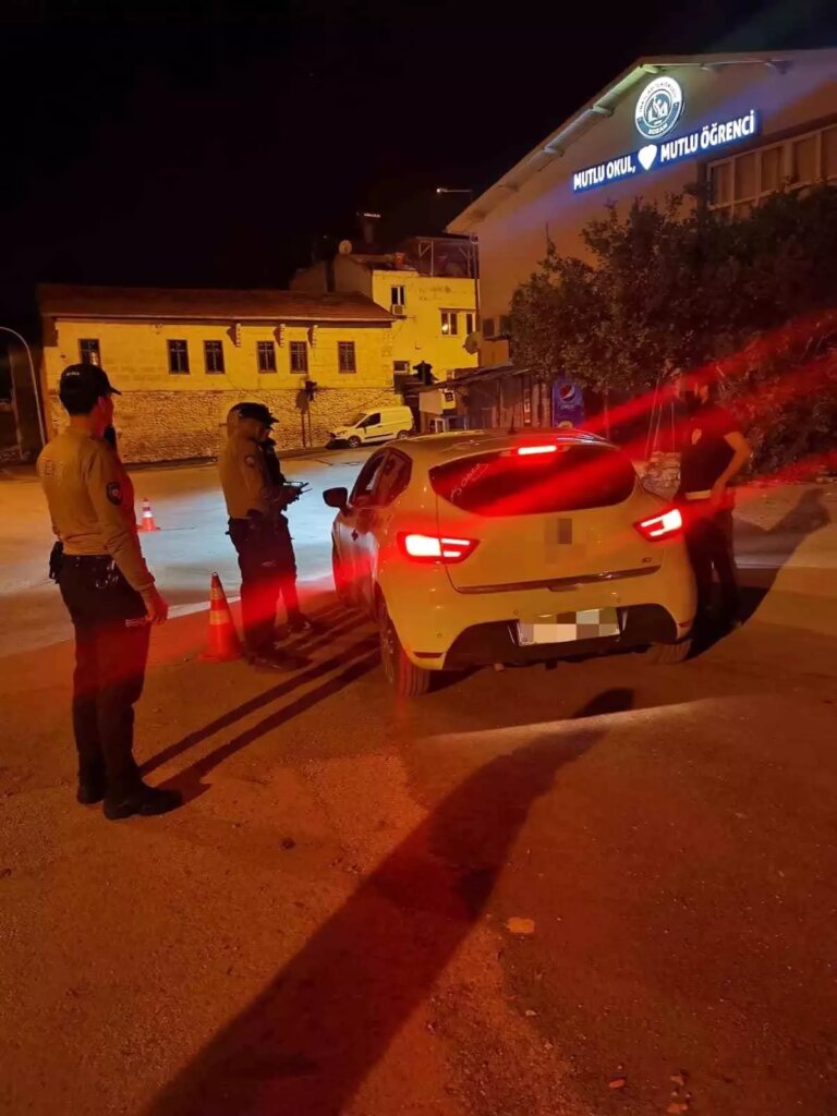 kozanda guven uygulamalari genis capli asayis ve trafik denetimleri gerceklestirildi lzdhdzV6.jpg