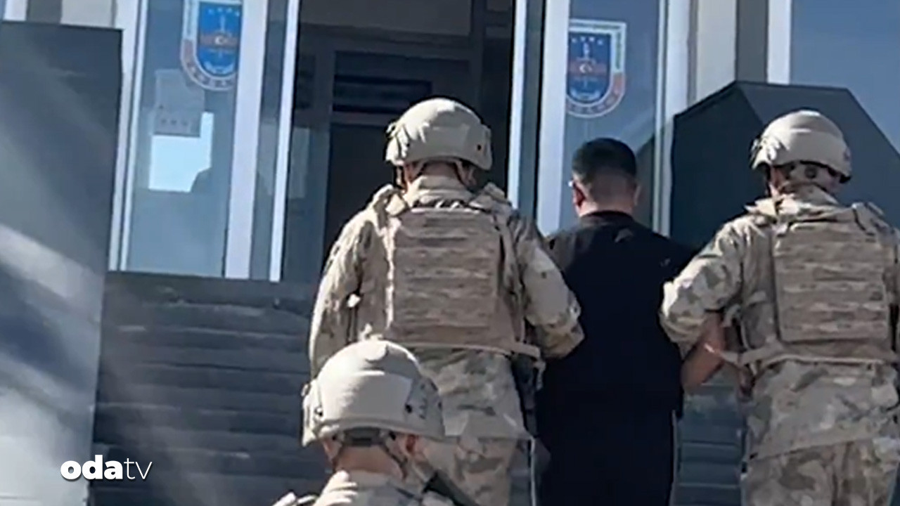 turk bayragina hakaret eden sahis gozaltina alindi W9aFC8FM.jpg