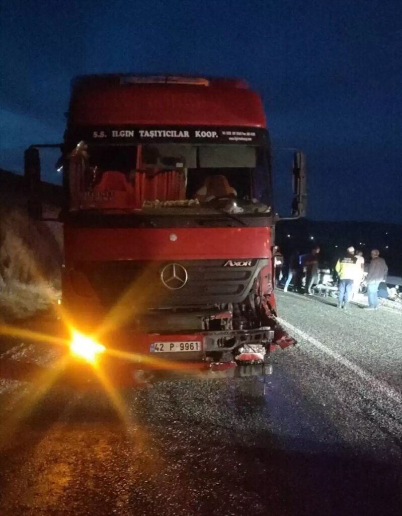 Afyonkarahisar’da Tır-Otomobil Çarpıştı: 4 Yaralı