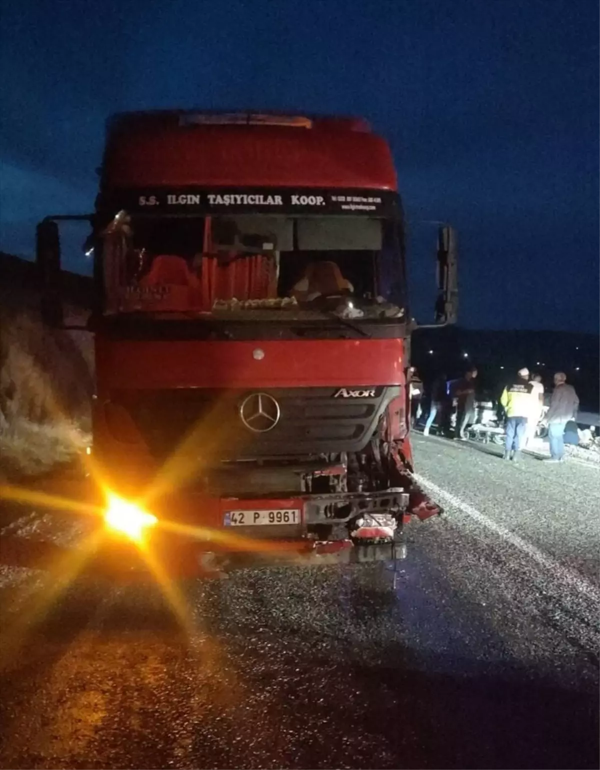 afyonkarahisarda tir otomobil carpisti 4 yarali TW4aOcPW.jpg