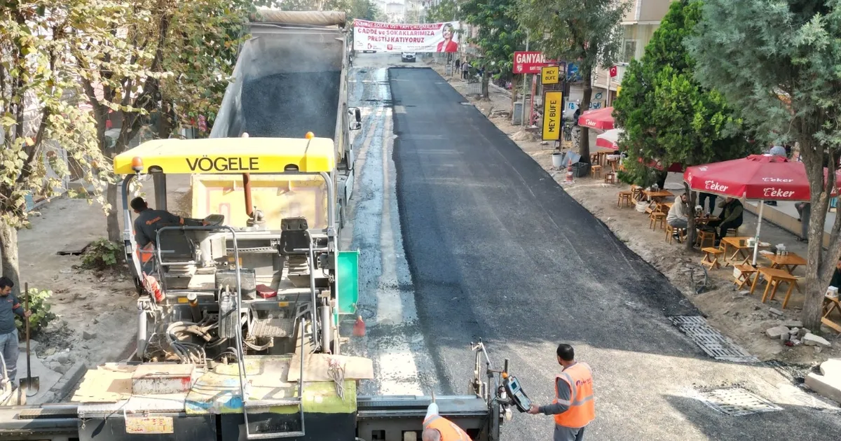 kocaeli zumrut sokakta asfalt ve aydinlatma hamlesi MIWGmyrf.webp