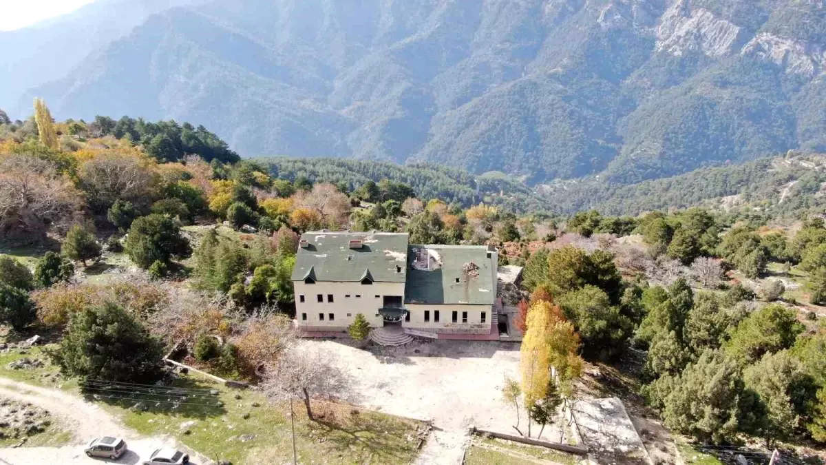 pasa yaylasi oteli terkedildi waCW6s97.jpg