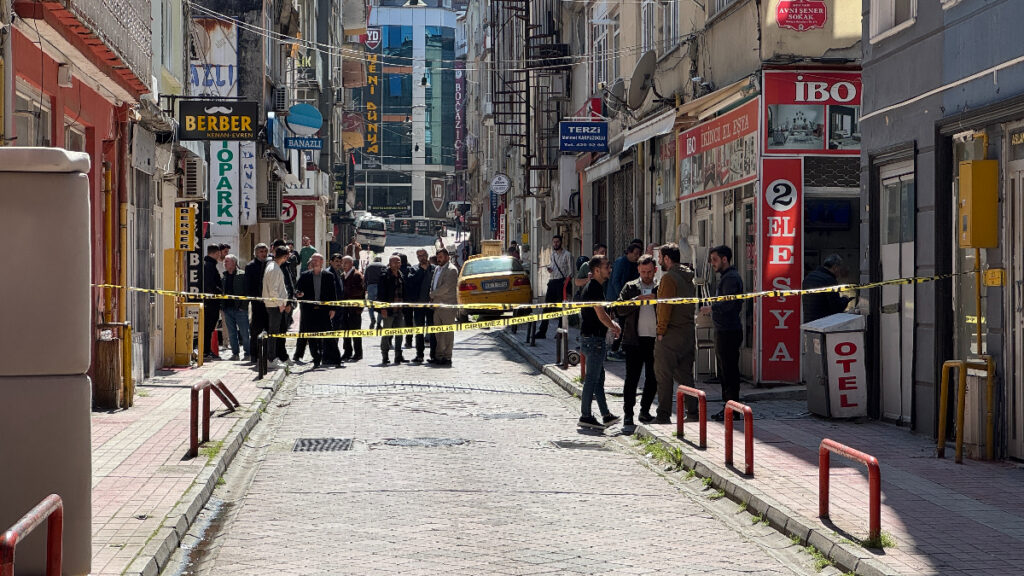 samsunda ogul kuzenini oldurmekten baba ise azmettirmekten hakim karsisinda ScwKmxDL.jpg