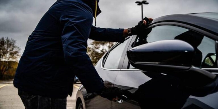kendi-arabasini-calan-ilk-hirsiz-bxjARqed.jpg