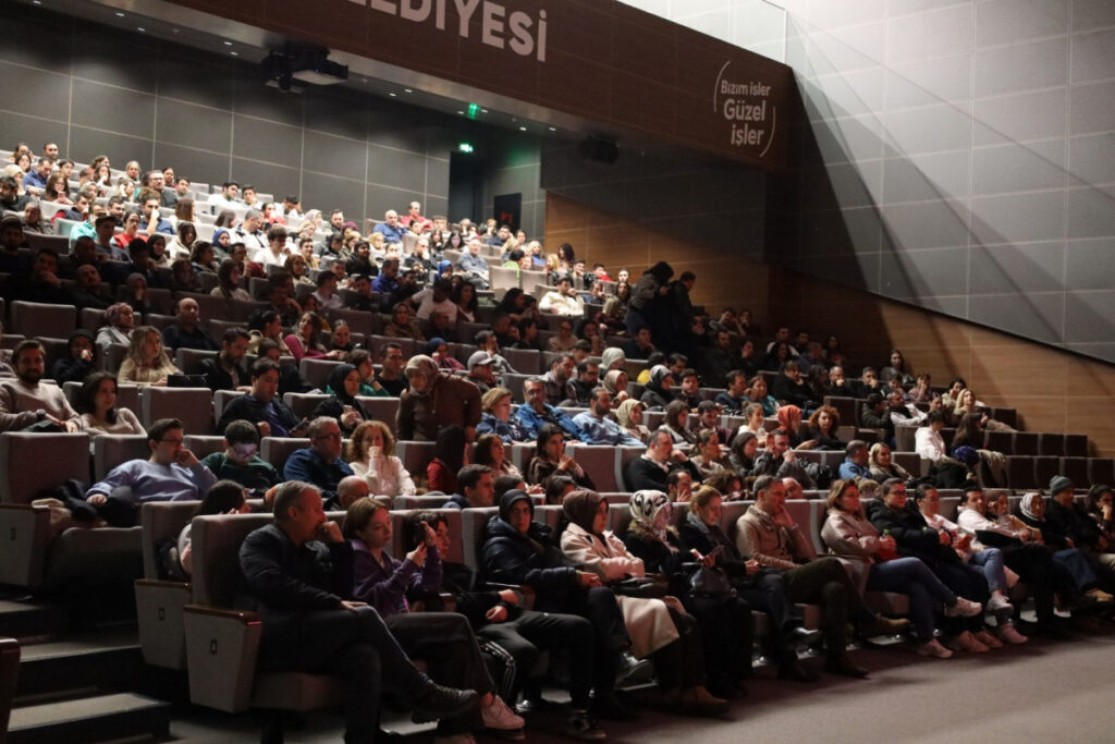 Tiyatro Coşkusu Kocaeli'nin Dört Bir Yanını Sardı