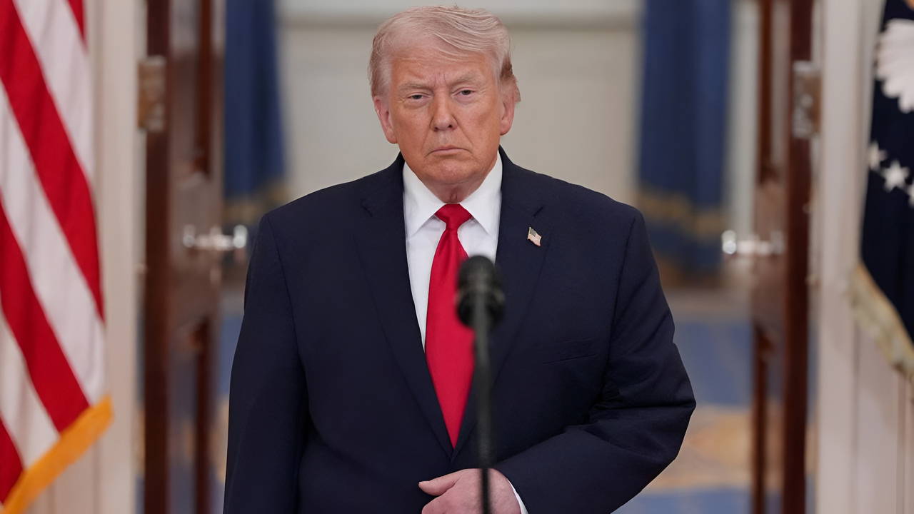 Trump’tan Hürmüz Boğazı Ablukası Üzerine Çarpıcı Açıklamalar: “Korsan Gibi Davranıyoruz”