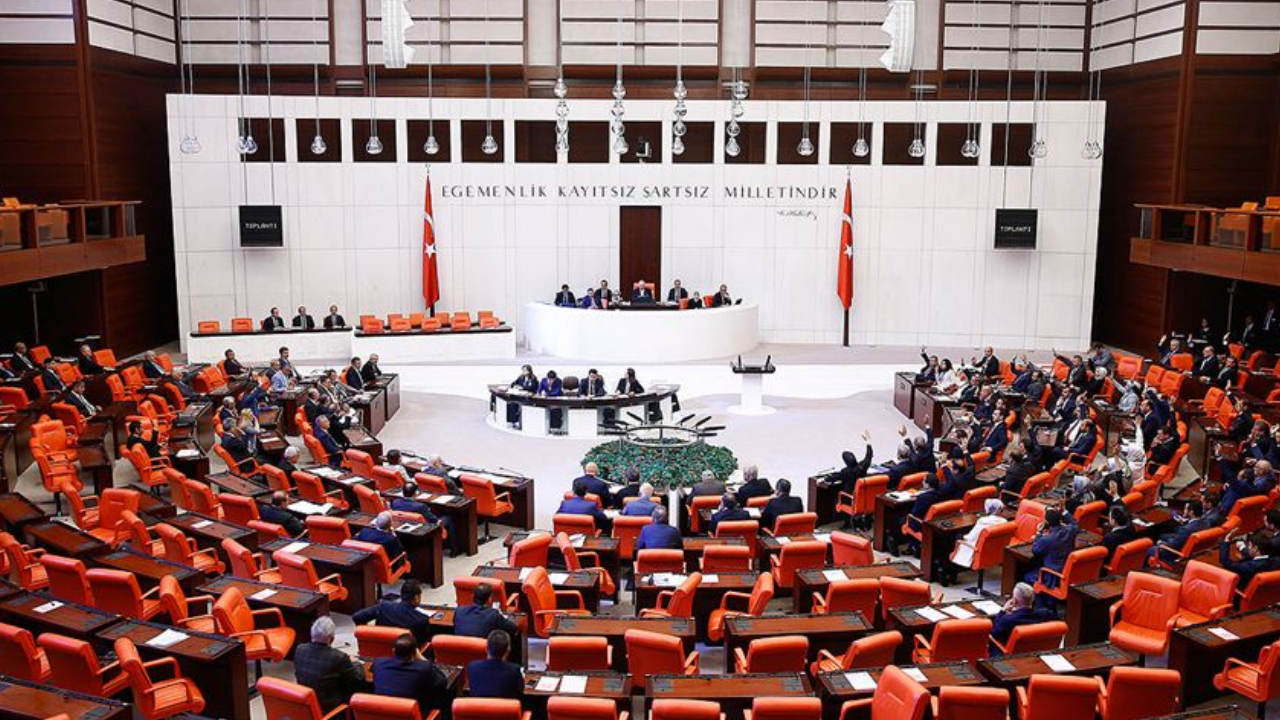 Emeklinin bekledigi duzenleme mecliste yeni aylik belli oldu UtMDC3ev